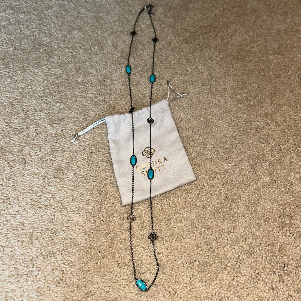 KENDRA SCOTT NECKLACE IN GUNMETAL WITH BLUE STONES